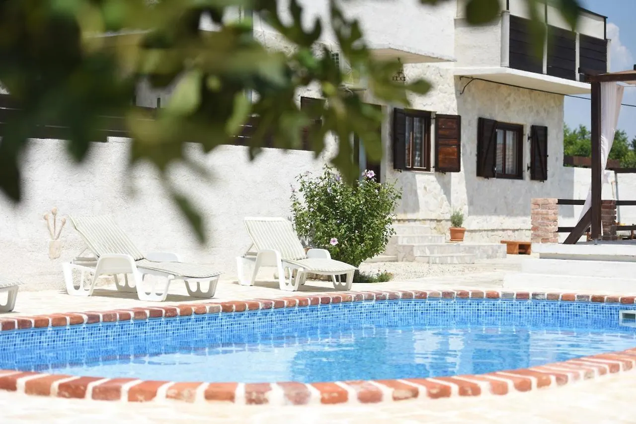 House & Apartment Palaca Donji Zemunik Croatia