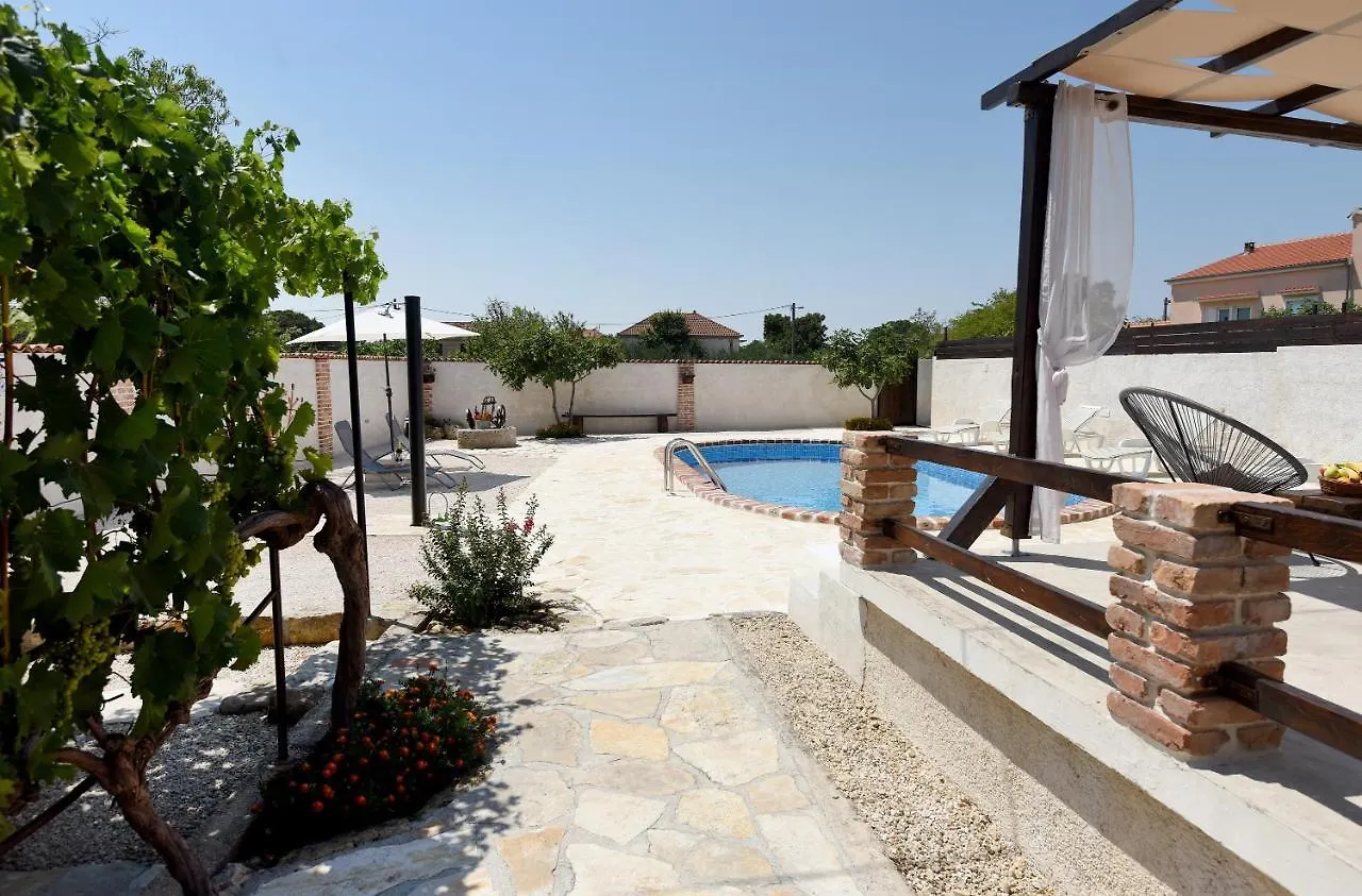 House & Apartment Palaca Donji Zemunik Holiday home