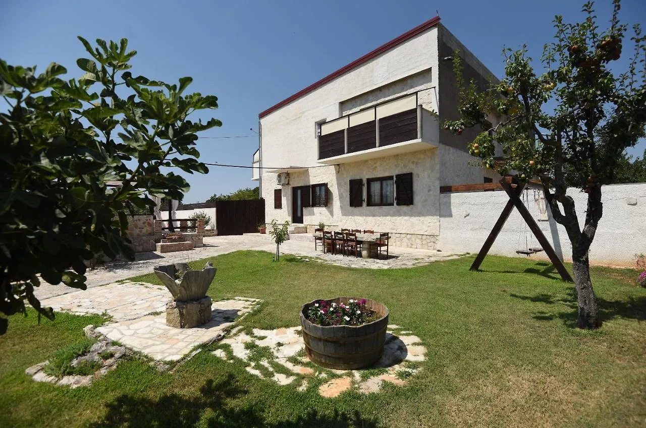 House & Apartment Palaca Donji Zemunik Holiday home