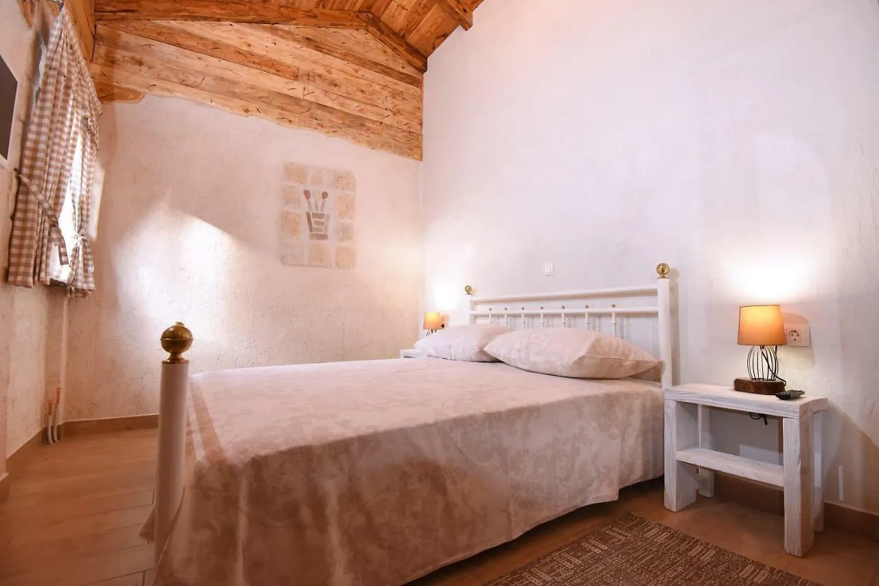 Holiday home House & Apartment Palaca Donji Zemunik