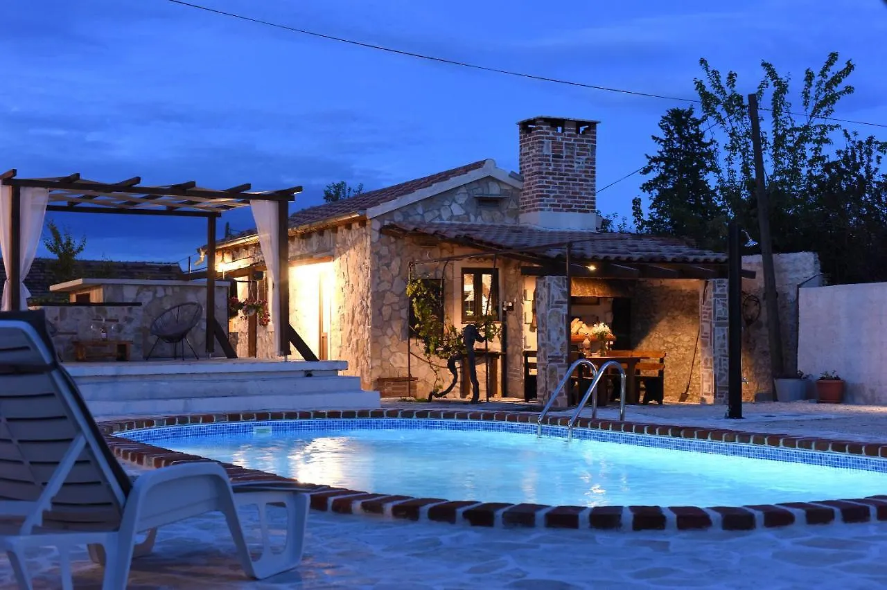 House & Apartment Palaca Donji Zemunik
