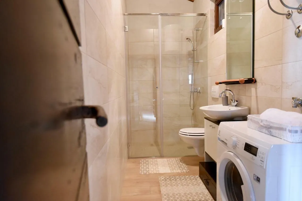 House & Apartment Palaca Donji Zemunik