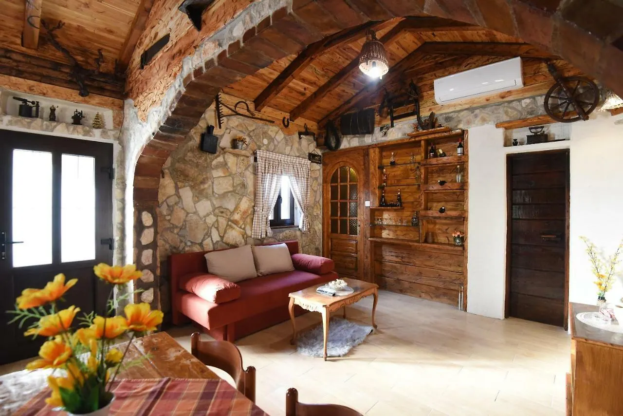 House & Apartment Palaca Donji Zemunik